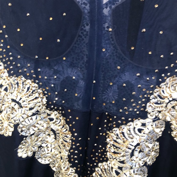 Beautiful formal dress great condition tear on the inside see picture - Picture 4 of 7